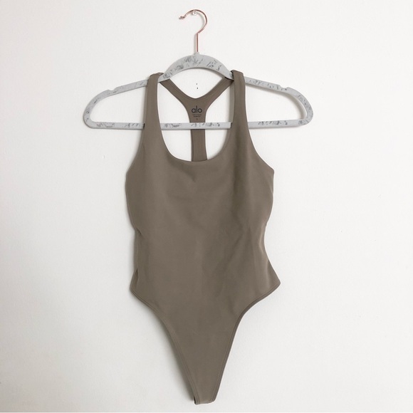 Alo Yoga Sleek Back Bodysuit Gravel S - Picture 5 of 12
